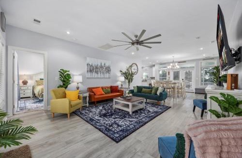 Crescent Beach House | 2min WALK to Beach, Pool, Hot Tub, SL16, 5BR House