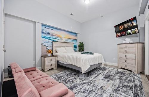 Crescent Beach House | 2min WALK to Beach, Pool, Hot Tub, SL16, 5BR House