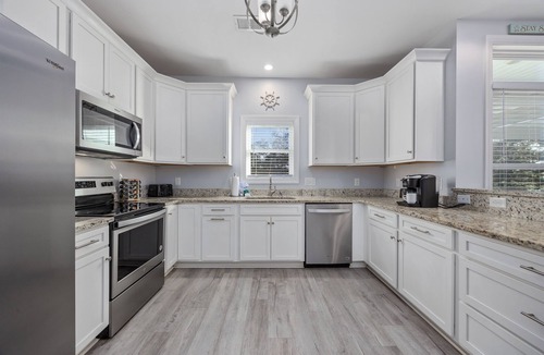Crescent Beach House | 2min WALK to Beach, Pool, Hot Tub, SL16, 5BR House