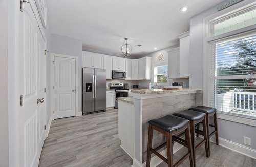 Crescent Beach House | 2min WALK to Beach, Pool, Hot Tub, SL16, 5BR House