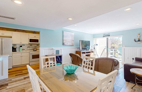 Folly Field Condo | 2nd floor Condo, pool, hot tub, pickleball, tennis & close to beach