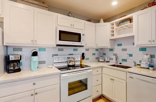 Folly Field Condo | 2nd floor Condo, pool, hot tub, pickleball, tennis & close to beach