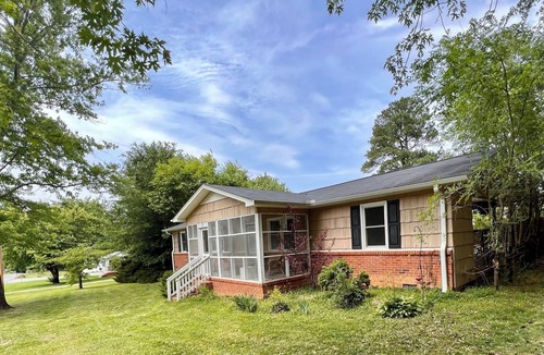Travelers Rest House | 3/2 with pool; 1/4-mile neighborhood walk to Swamp Rabbit Trail