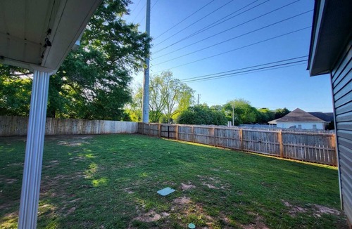 Kathleen House | 3/2br spacious fenced home with garage in kathleen