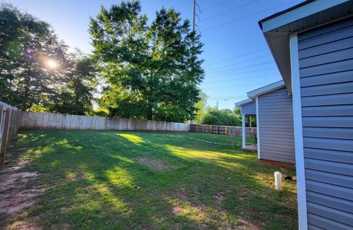 Kathleen House | 3/2br spacious fenced home with garage in kathleen