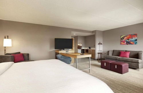 US 290 Hotel | 3 Accommodations | Relax & Sleep Wonderfully in Pet-Friendly Rooms