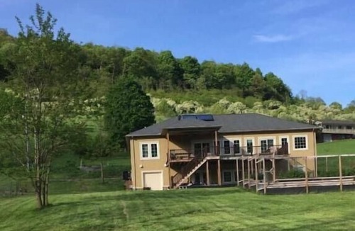 Fleming Apartment | 3 Bdrm Modern Unit