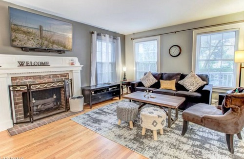 Wilmington Historic District House | 3-bed, 2.5 bathroom, Downtown Front St. Wilmington With Off Street Parking Lot