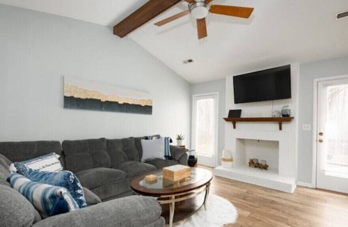 Lake Jeanette House | 3 bed/2 bath, king bed, hot tub wooded backyard