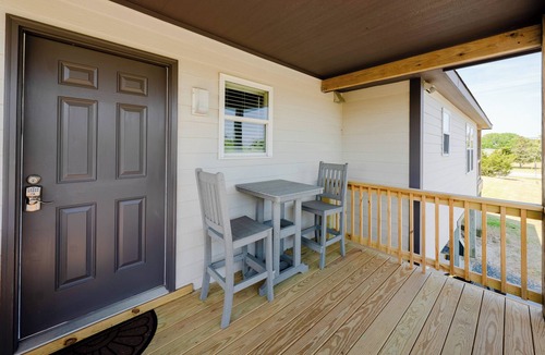 Waves Apartment | 3-Bedroom, 2-Bathroom Apartment. Walk to beach and access to REAL Watersports
