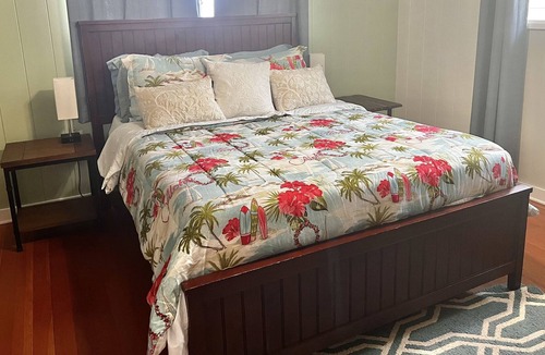 Coconut Grove House | 3 bedroom 2 bathroom single family home in Kailua Beach Town