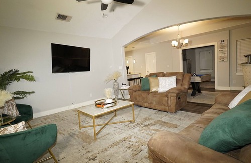 Northside House | 3-bedroom 5 beds in terrific Houston with WiFi, AC, Tvs 5 minutes from downtown