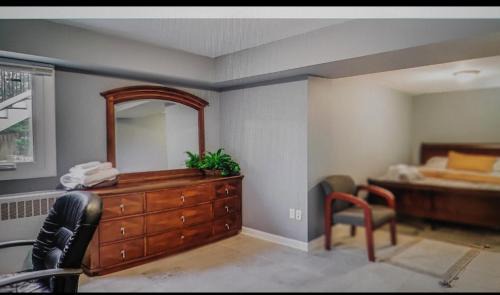 Hillandale House | 3 Bedroom Apartment house 1st level Silver Spring Maryland