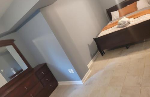 Hillandale House | 3 Bedroom Apartment house 1st level Silver Spring Maryland