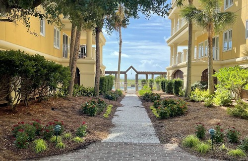 Daufuskie Island Condo | 3 bedroom,baths, Pool, Land Trans from Dock, 4 passenger golf cart included!