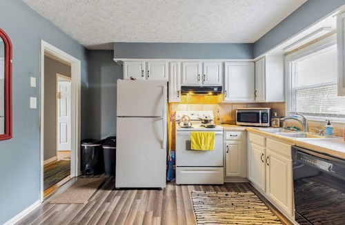 Arrowood House | 3-bedroom Close to Airport, Short drive to downtown Charlotte and Carowinds
