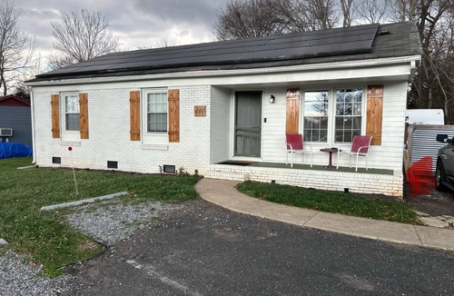 Arrowood House | 3-bedroom Close to Airport, Short drive to downtown Charlotte and Carowinds