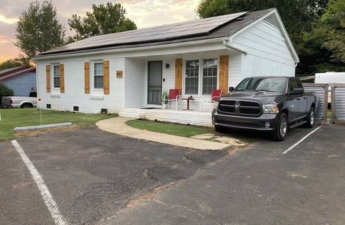 Arrowood House | 3-bedroom Close to Airport, Short drive to downtown Charlotte and Carowinds