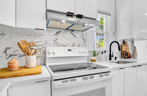 Old Dominion Cottage | 3-bedroom cottage in tranquil Arlington with cozy charm