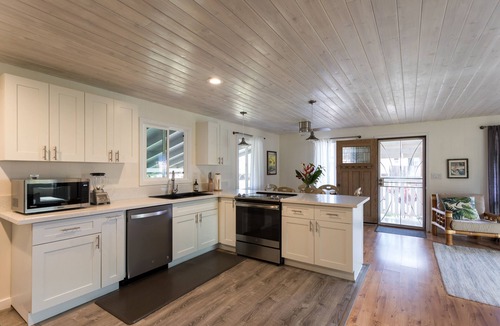Paia House | 3 Bedroom Home - in Paia Town - Walk to it All