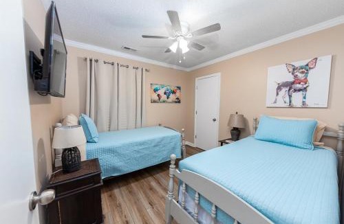 New Bern House | 3-Bedroom Home with King Bed, Smart TVs & Fenced Yard