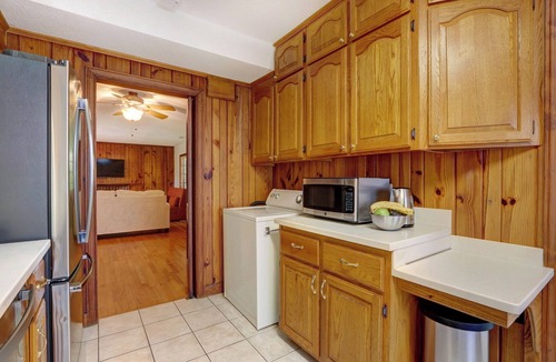 Midtown House | 3-bedroom house in charming Savannah, AC, heated Pool, min. from Forsyth Park .