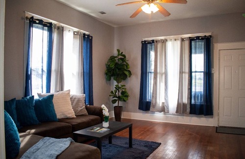 Temple House | 3-bedroom house in peaceful Temple with cool AC and charm. Lots of parking spc.