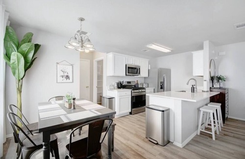 Austin House | 3 Bedroom House with 4 Beds and Tesla charger