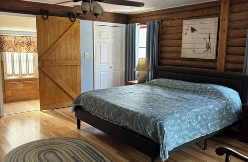 Lackey Cabin | 3-bedroom log cabin in historic triangle of Yorktown/Williamsburg/Jamestown