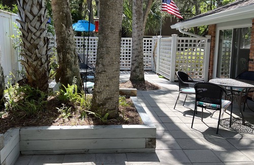 Hilton Head Island House | 3 BEDROOM LUXURY HOME PET FRIENDLY. 1-2 MINUTE WALK TO THE BEACH