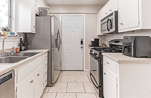 Countryside House | 3 bedroom with 2 car garage close to downtown Austin and Barton Creek Greenbeltl