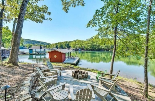Huddleston House | 3 Bedrooms, 1 Flex Room, 3 Bathrooms! Hot Tub, Wifi & Pet Friendly! Great Getaway For Any Season!