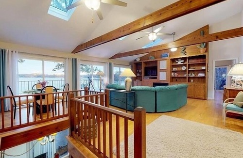 Huddleston House | 3 Bedrooms, 2 Flex Rooms, 3½ Bathrooms! Beautiful Property! Flat, Wonderful Point w/Miles of Wide