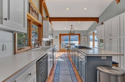Huddleston House | 3 Bedrooms, 2 Flex Rooms, 4½ Bathrooms! Beautiful lakefront home with wide water and mountain view