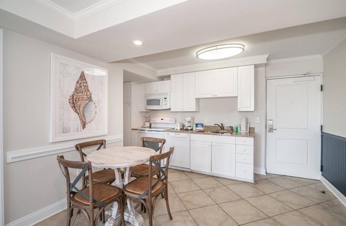 Litchfield by the Sea Hotel | 3 Coastal Resort Suites w/Full Kitchen + Bike Trails near Litchfield Beach