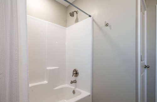 Acworth House | 3 FULL BATHS and newly renovated! Conviently located!
