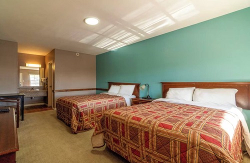 Sweet Home Hotel | 3 Inviting Rooms Conveniently Located Near Restaurants & Shops