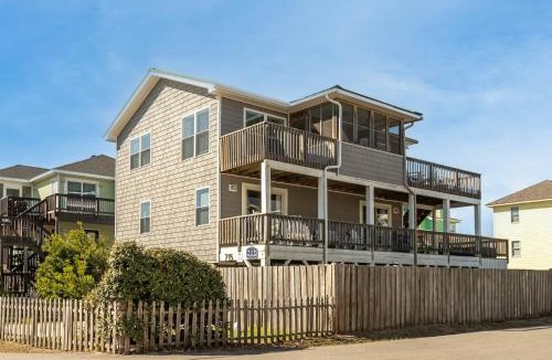 Ocean Sands House | 3 Little Gulls - Corolla, Ocean Sands, 30 Ft to Beach, Semi-Oceanfront, Pool, Hot Tub, Pets OK