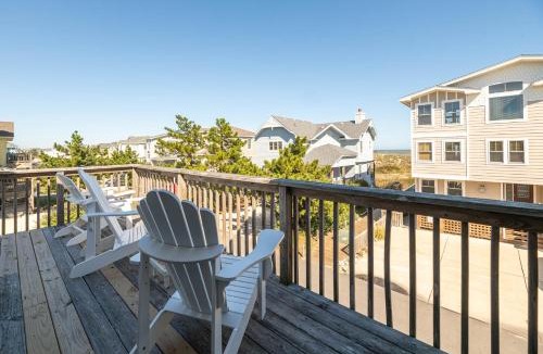 Ocean Sands House | 3 Little Gulls - Corolla, Ocean Sands, 30 Ft to Beach, Semi-Oceanfront, Pool, Hot Tub, Pets OK