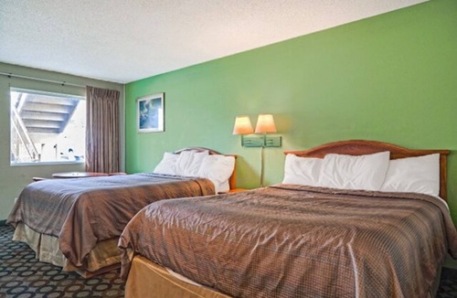 Ashburn Hotel | 3 Lodgings near Ashburn Heritage Park | Pet-Friendly Option | Free Parking