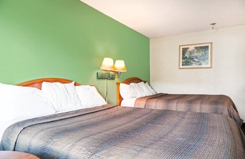 Ashburn Hotel | 3 Lodgings near Ashburn Heritage Park | Pet-Friendly Option | Free Parking
