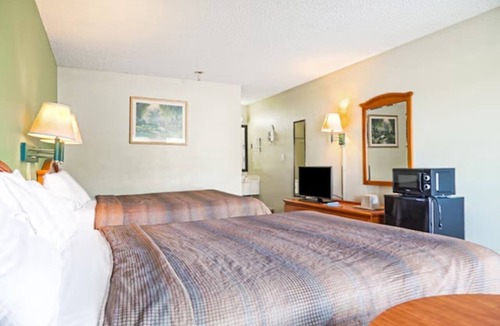Ashburn Hotel | 3 Lodgings near Ashburn Heritage Park | Pet-Friendly Option | Free Parking