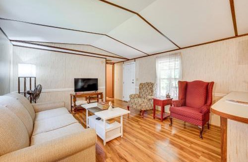 New London House | 3 Mi to Badin Lake: Quiet New London Retreat