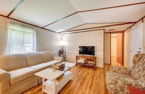 New London House | 3 Mi to Badin Lake: Quiet New London Retreat