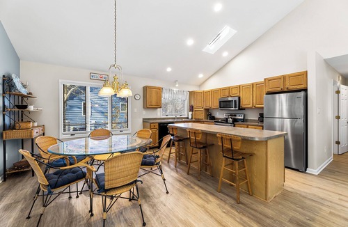 Frankford Cottage | 3 Mi to Bethany Beach! Dog-friendly Family Getaway