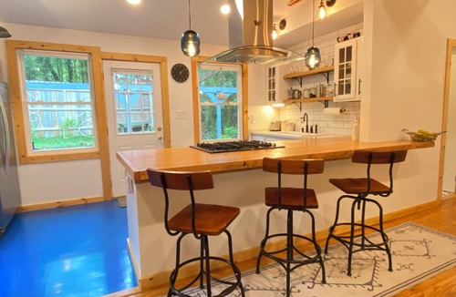 Asheville Cabin | 3 Miles to Asheville! Sunfilled Cabin with Wi/Fi
