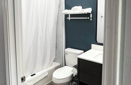 Southeast Houston Hotel | 3 Pet-Friendly Accommodations w/Free Parking | Pearland Town Center - 6 miles