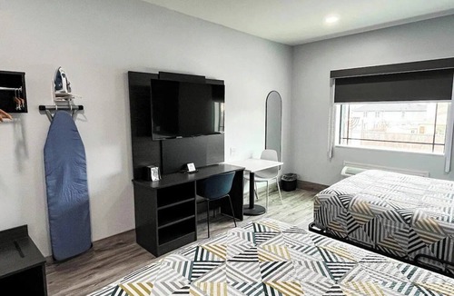 Southeast Houston Hotel | 3 Pet-Friendly Accommodations w/Free Parking | Pearland Town Center - 6 miles
