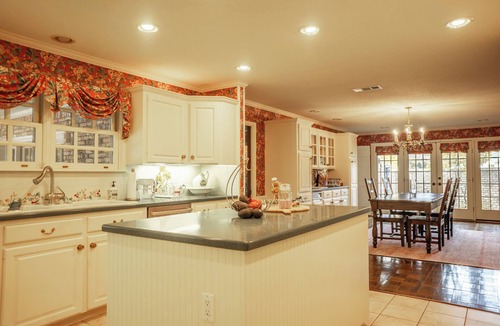 Bossier City House | 3 Private Suites. Riverside Farm W/Pool on 3 Acres