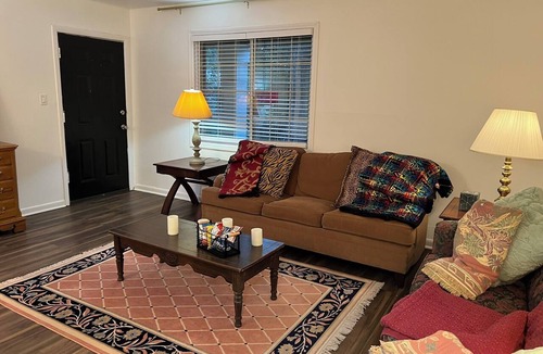 Atlanta Apartment | 3 Queen + 1 twin bed/2 Full baths Luxury Apartment